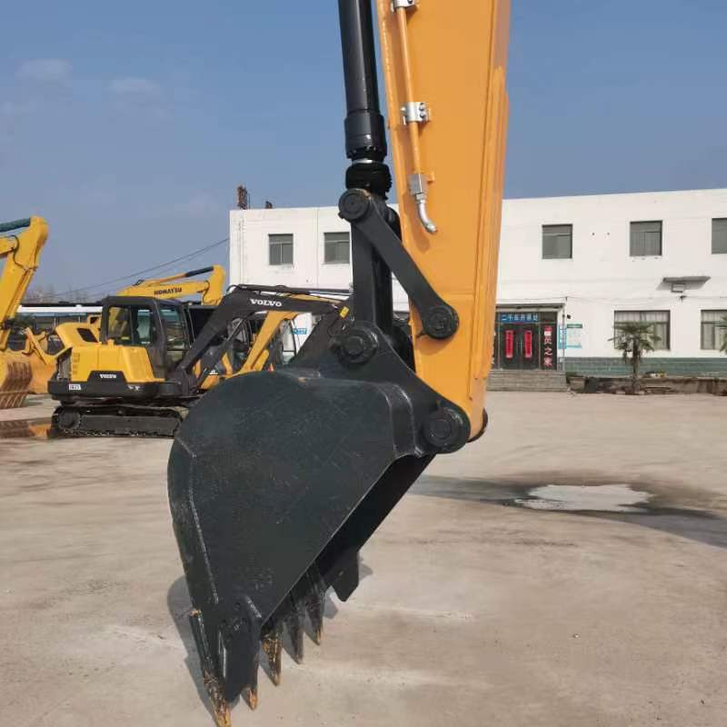HYUNDAI R220LC-9S - Lánctalpas kotró: 2 kép. HYUNDAI R220LC-9S - Lánctalpas kotró: 2 kép.