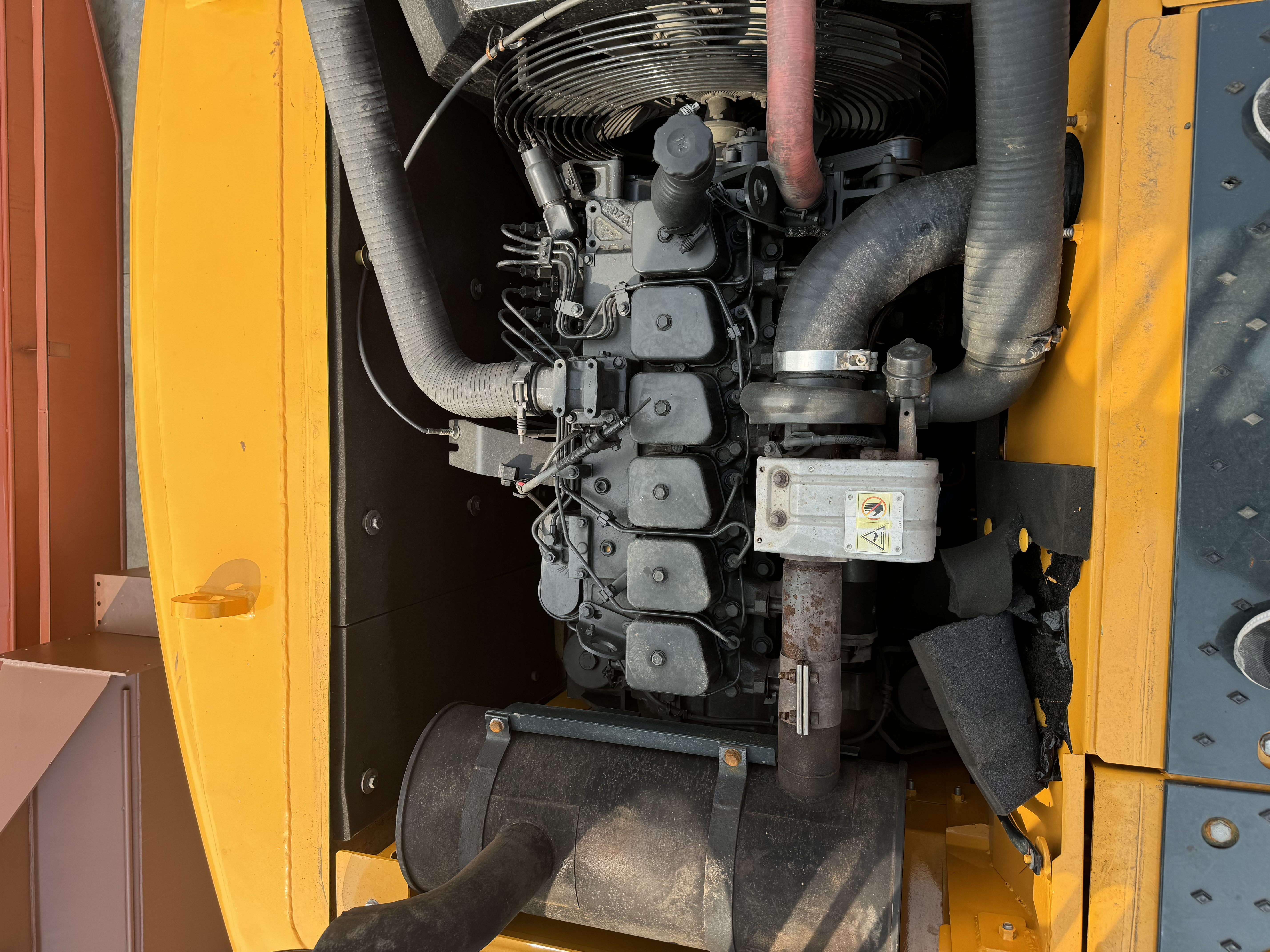 Gumikerekes kotró Hyundai 210W-9: 7 kép. Gumikerekes kotró Hyundai 210W-9: 7 kép.