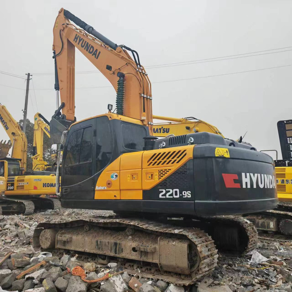 Hyundai HX220L - Lánctalpas kotró: 1 kép. Hyundai HX220L - Lánctalpas kotró: 1 kép.