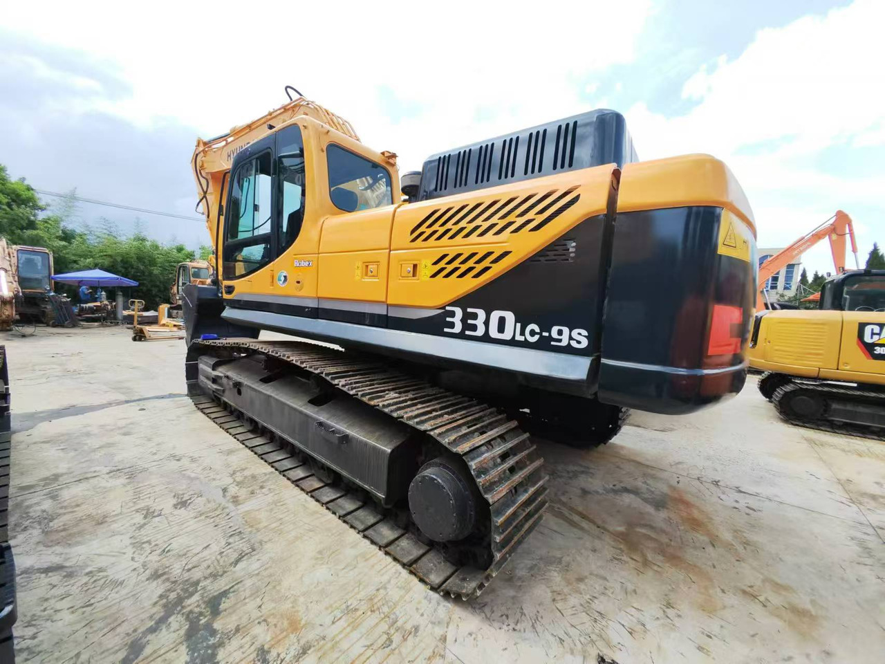 Hyundai HX330 - Lánctalpas kotró: 4 kép. Hyundai HX330 - Lánctalpas kotró: 4 kép.