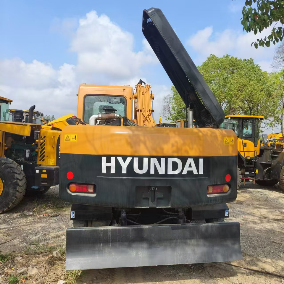 Gumikerekes kotró Hyundai R150W-7: 7 kép. Gumikerekes kotró Hyundai R150W-7: 7 kép.
