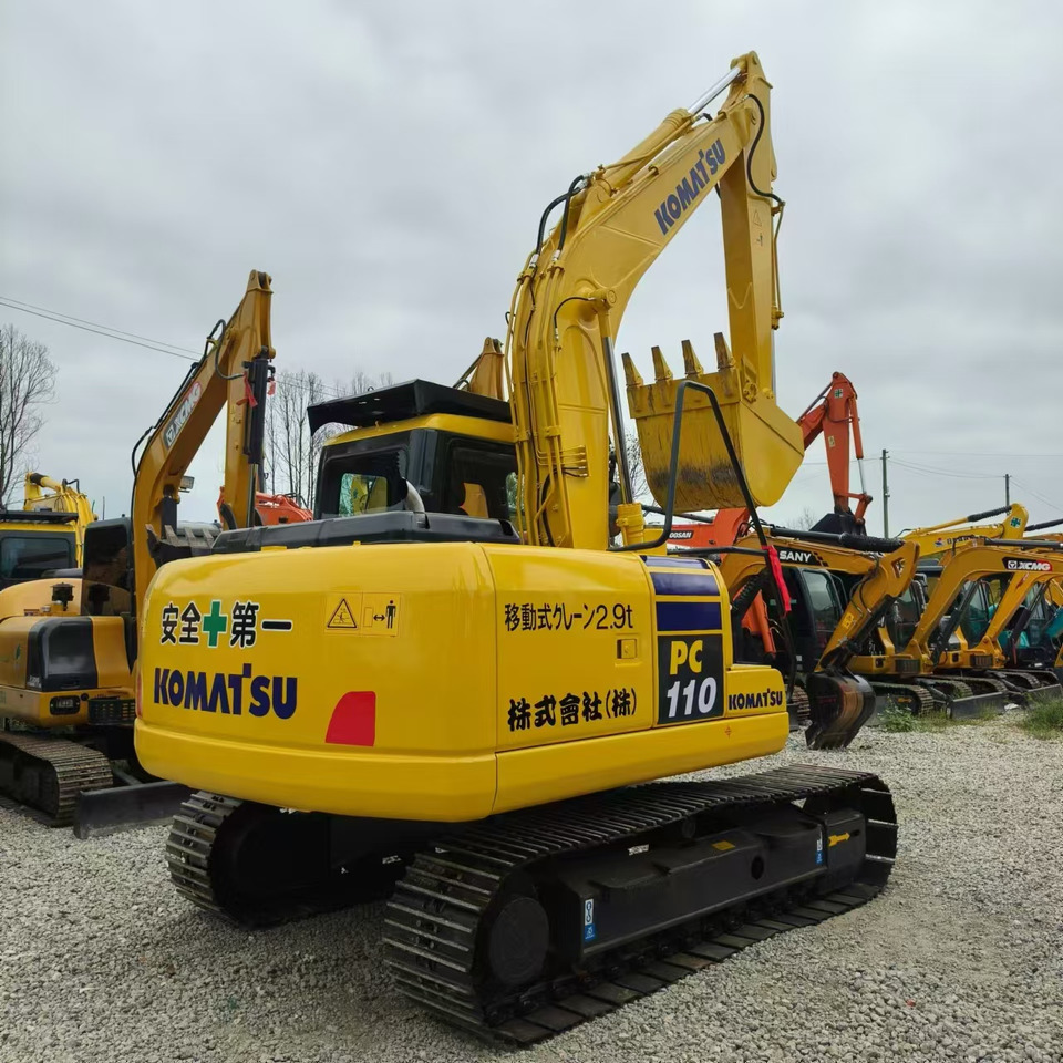 KOMATSU PC110 - Lánctalpas kotró: 5 kép. KOMATSU PC110 - Lánctalpas kotró: 5 kép.