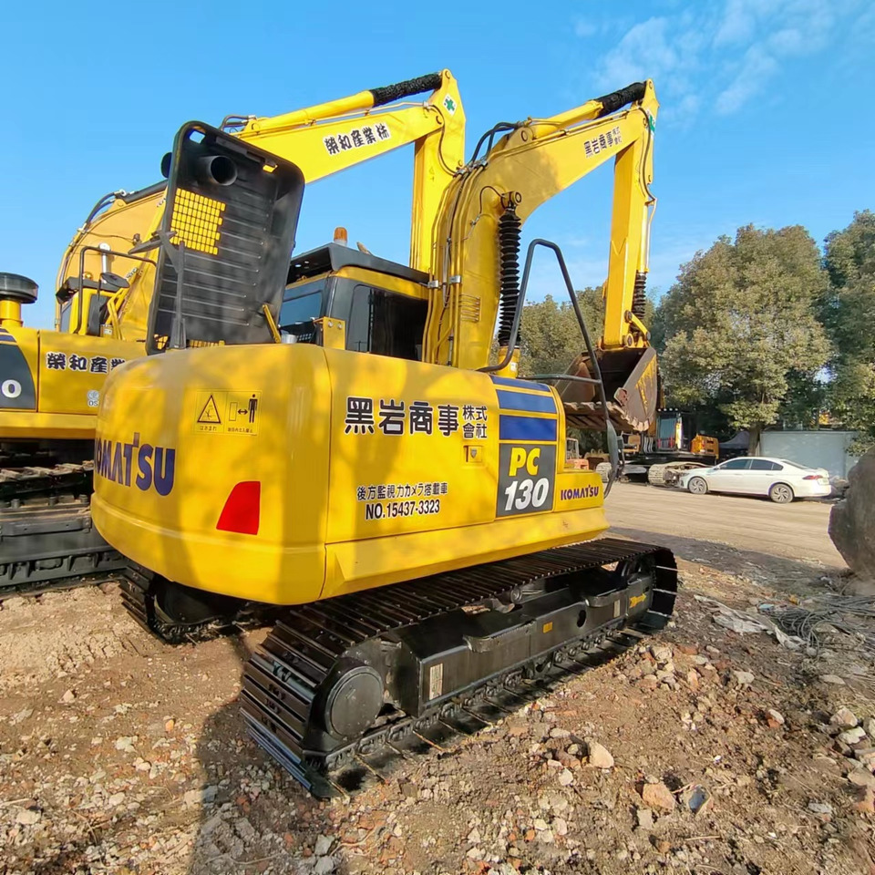 KOMATSU PC130 - Lánctalpas kotró: 1 kép. KOMATSU PC130 - Lánctalpas kotró: 1 kép.