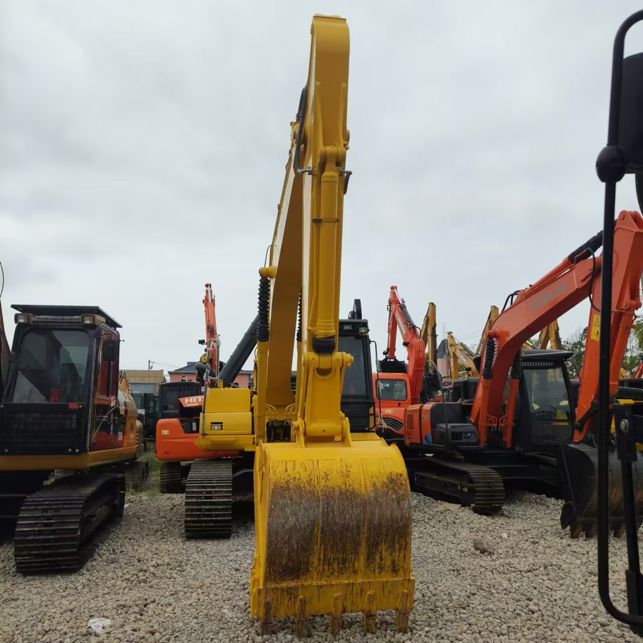 Lánctalpas kotró KOMATSU PC210: 6 kép.