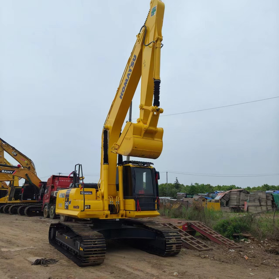 KOMATSU PC240LC-8 - Lánctalpas kotró: 4 kép. KOMATSU PC240LC-8 - Lánctalpas kotró: 4 kép.