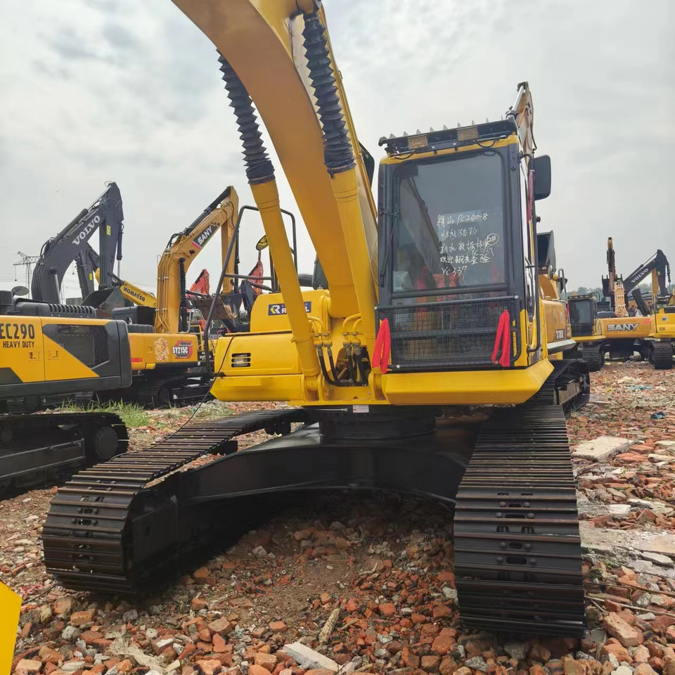 Lánctalpas kotró KOMATSU PC240LC: 7 kép.