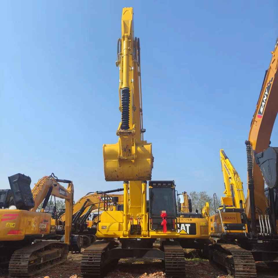 KOMATSU PC360 - Lánctalpas kotró: 3 kép. KOMATSU PC360 - Lánctalpas kotró: 3 kép.