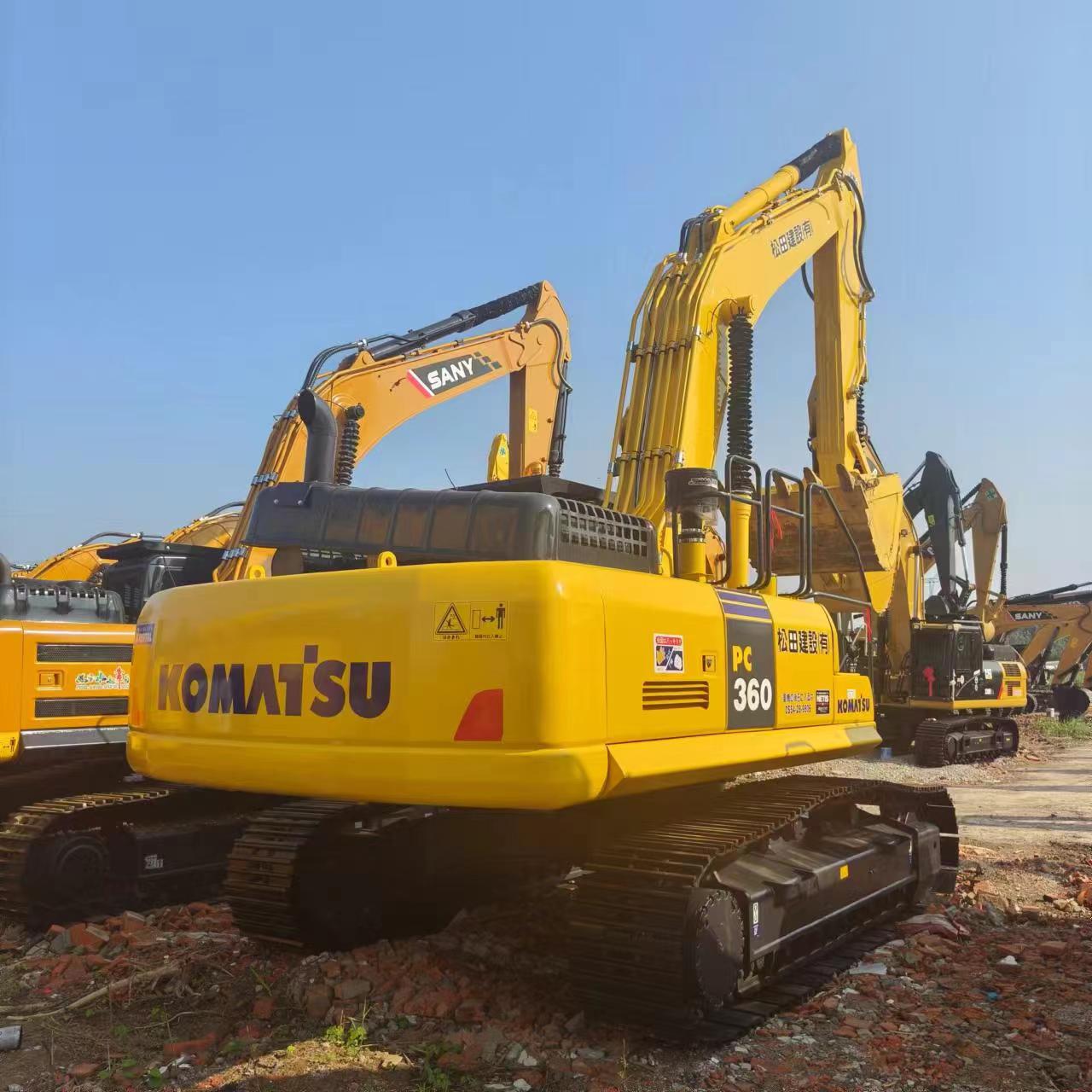 KOMATSU PC360 - Lánctalpas kotró: 4 kép. KOMATSU PC360 - Lánctalpas kotró: 4 kép.