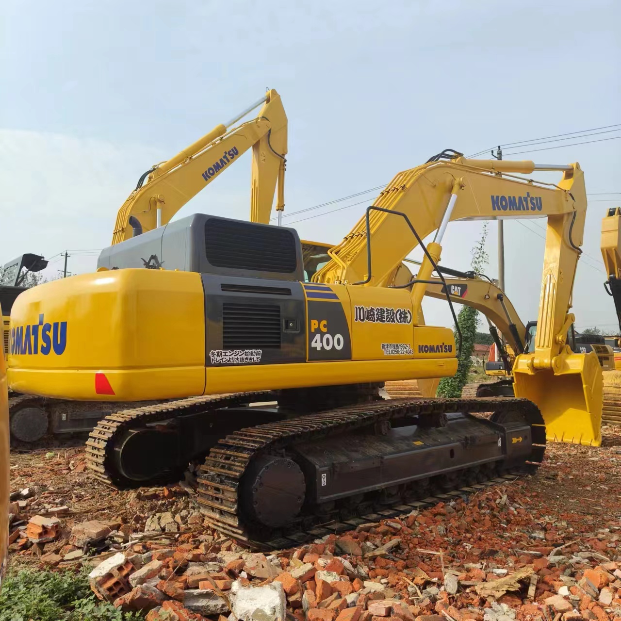 KOMATSU PC400 - Lánctalpas kotró: 2 kép. KOMATSU PC400 - Lánctalpas kotró: 2 kép.
