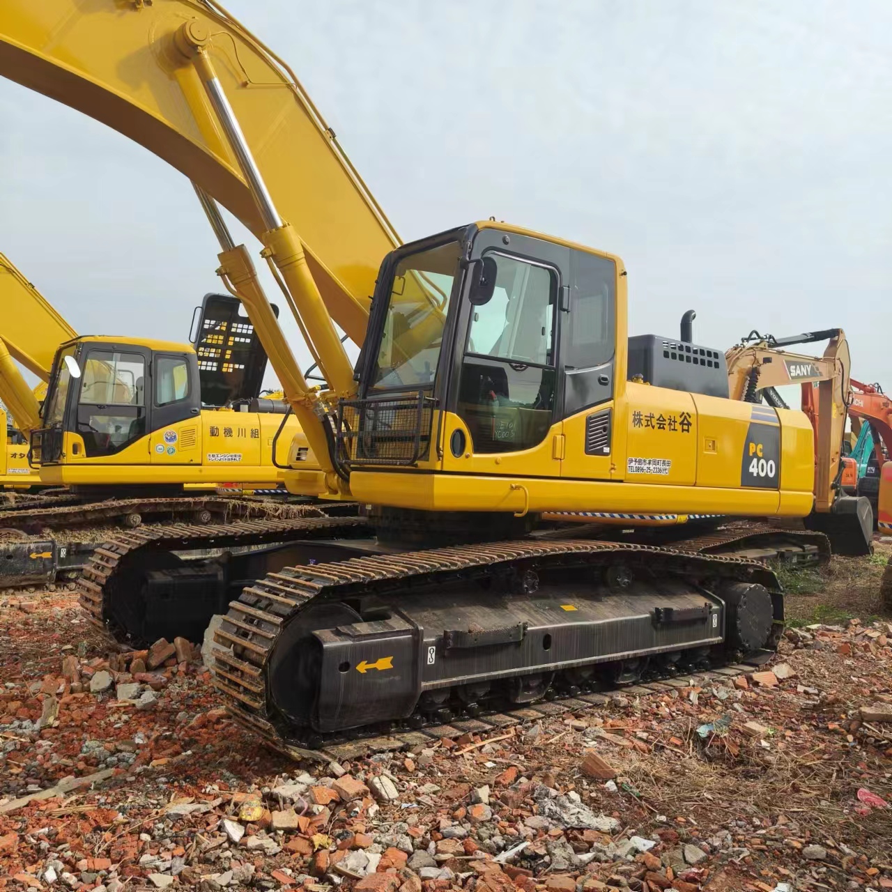 KOMATSU PC400 - Lánctalpas kotró: 4 kép. KOMATSU PC400 - Lánctalpas kotró: 4 kép.