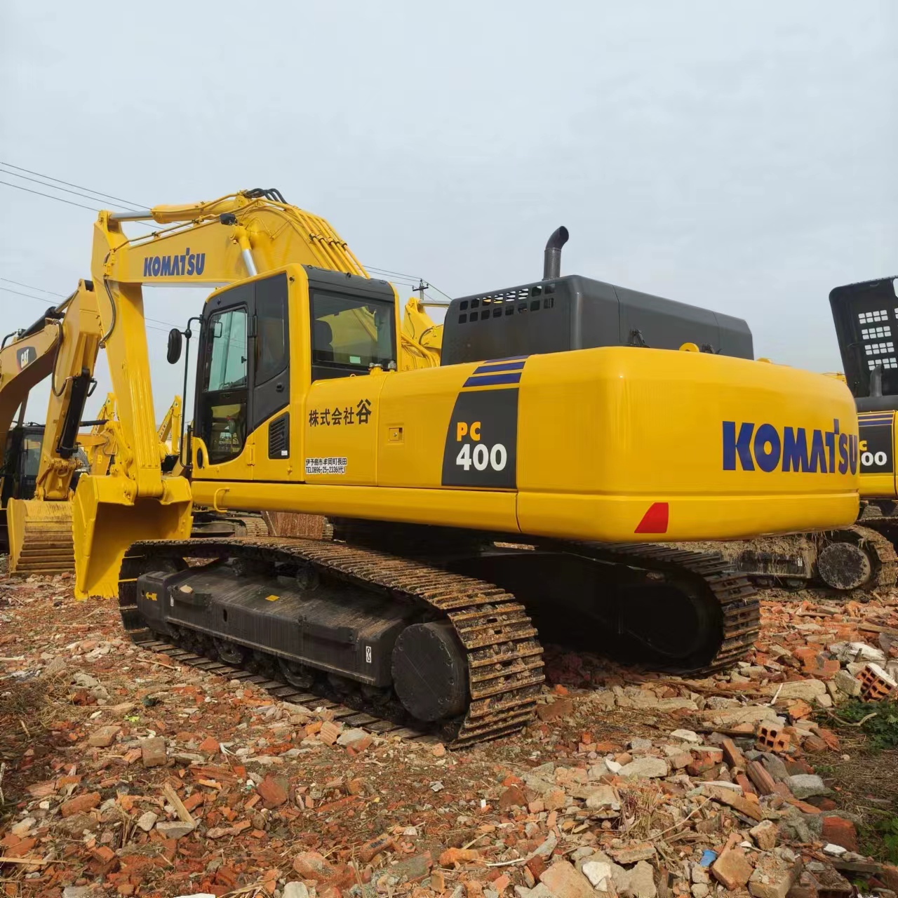 KOMATSU PC400 - Lánctalpas kotró: 3 kép. KOMATSU PC400 - Lánctalpas kotró: 3 kép.