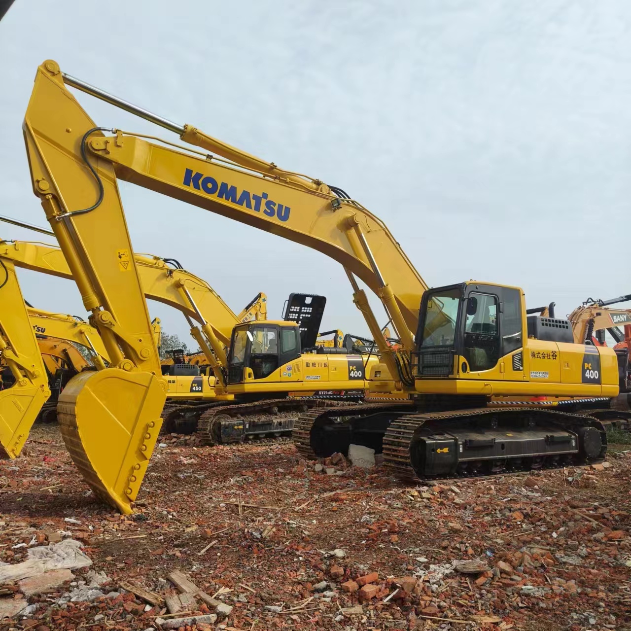 KOMATSU PC400 - Lánctalpas kotró: 1 kép. KOMATSU PC400 - Lánctalpas kotró: 1 kép.