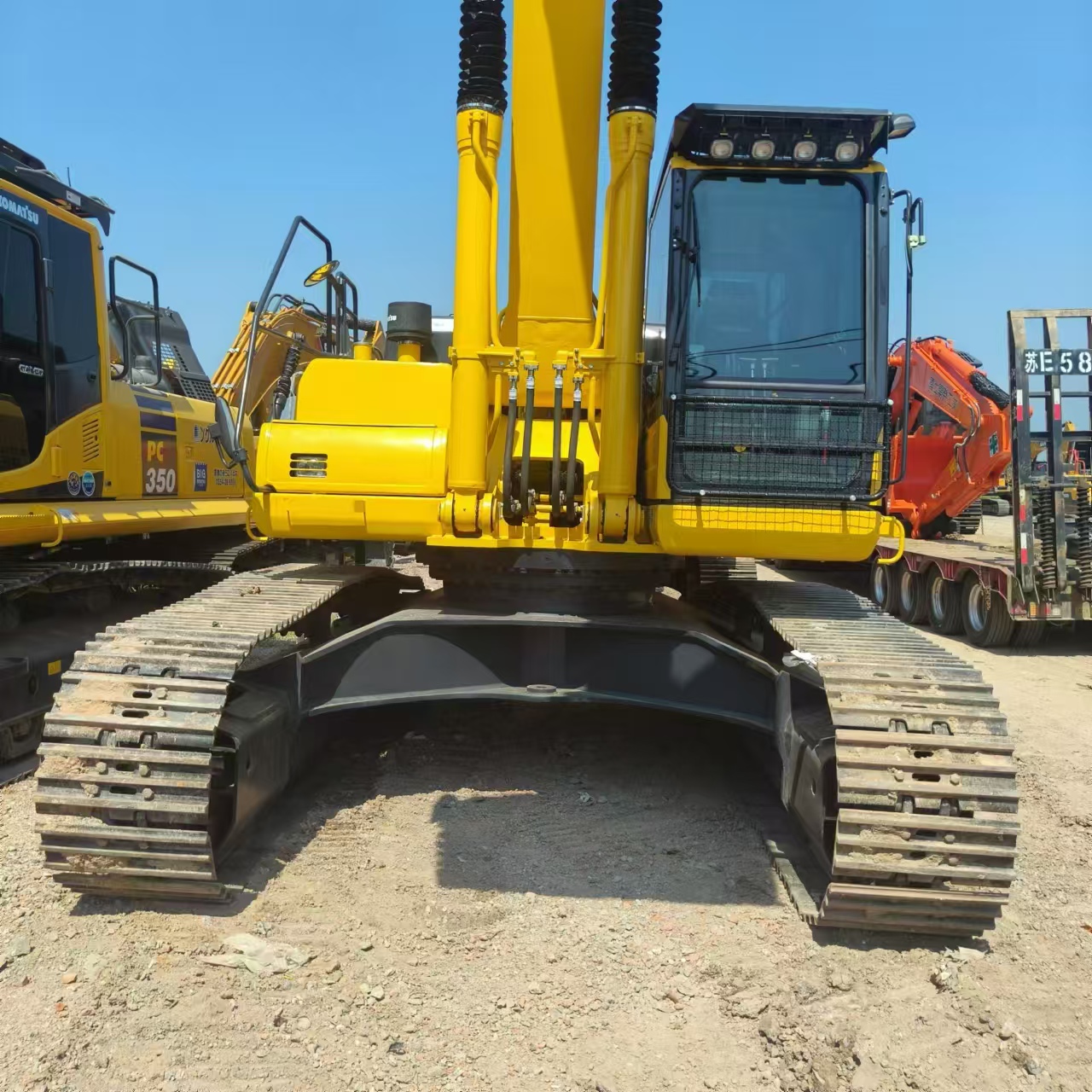 KOMATSU PC400 - Lánctalpas kotró: 4 kép. KOMATSU PC400 - Lánctalpas kotró: 4 kép.