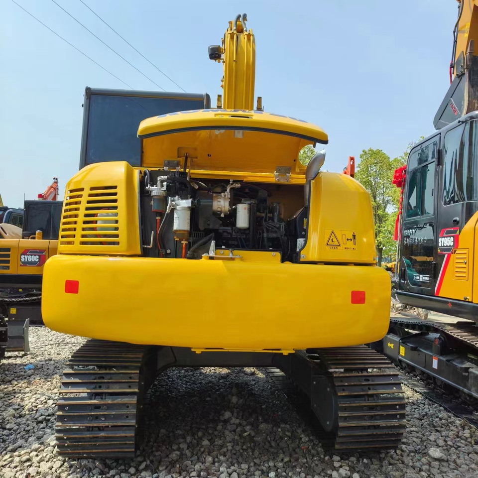 KOMATSU PC70-8 - Lánctalpas kotró: 5 kép. KOMATSU PC70-8 - Lánctalpas kotró: 5 kép.
