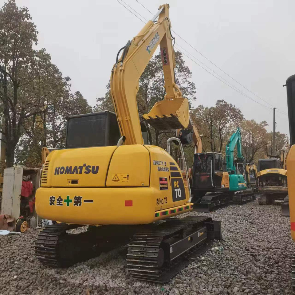 KOMATSU PC70 - Minikotró: 4 kép. KOMATSU PC70 - Minikotró: 4 kép.