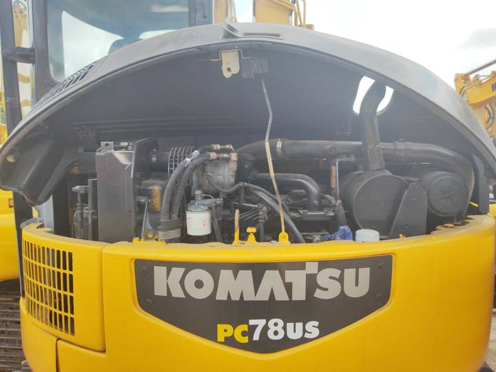 KOMATSU PC78US - Minikotró: 4 kép. KOMATSU PC78US - Minikotró: 4 kép.