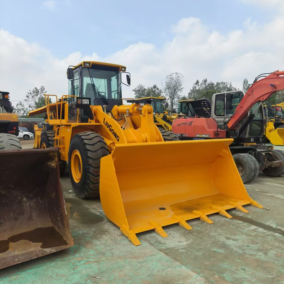 LIUGONG CLG856 - Gumikerekes homlokrakodó: 4 kép. LIUGONG CLG856 - Gumikerekes homlokrakodó: 4 kép.