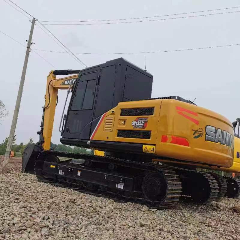 SANY SY135C - Lánctalpas kotró: 5 kép. SANY SY135C - Lánctalpas kotró: 5 kép.