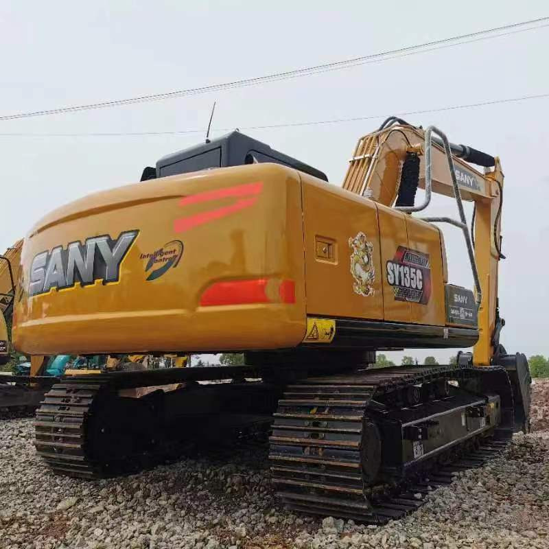 SANY SY135C - Lánctalpas kotró: 4 kép. SANY SY135C - Lánctalpas kotró: 4 kép.