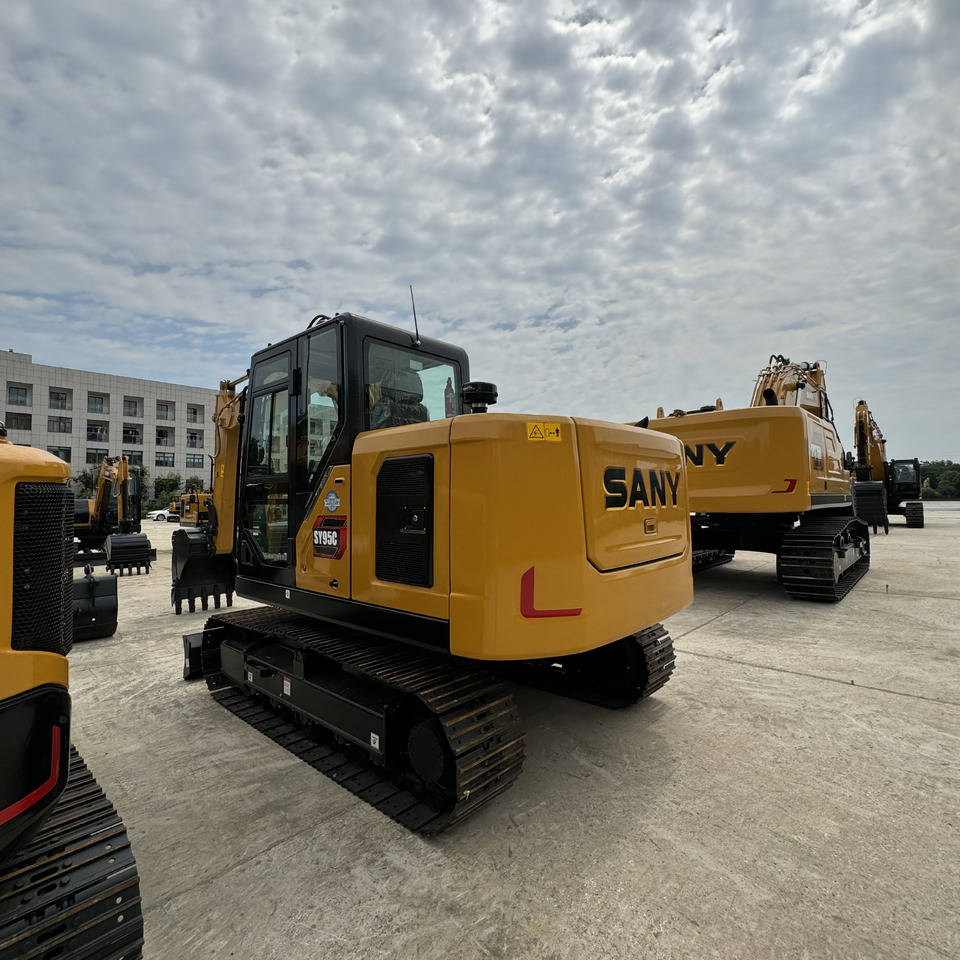 SANY SY200C - Lánctalpas kotró: 4 kép. SANY SY200C - Lánctalpas kotró: 4 kép.
