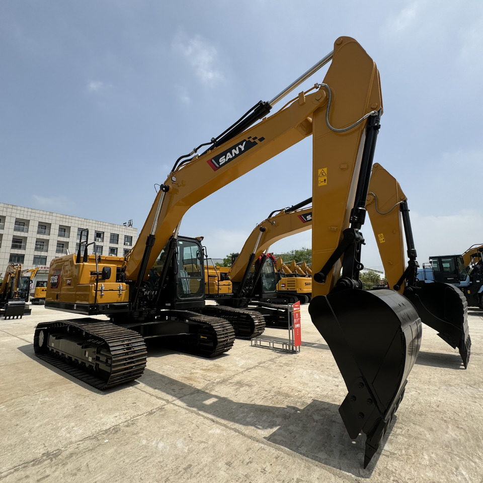 SANY SY215C - Lánctalpas kotró: 1 kép. SANY SY215C - Lánctalpas kotró: 1 kép.