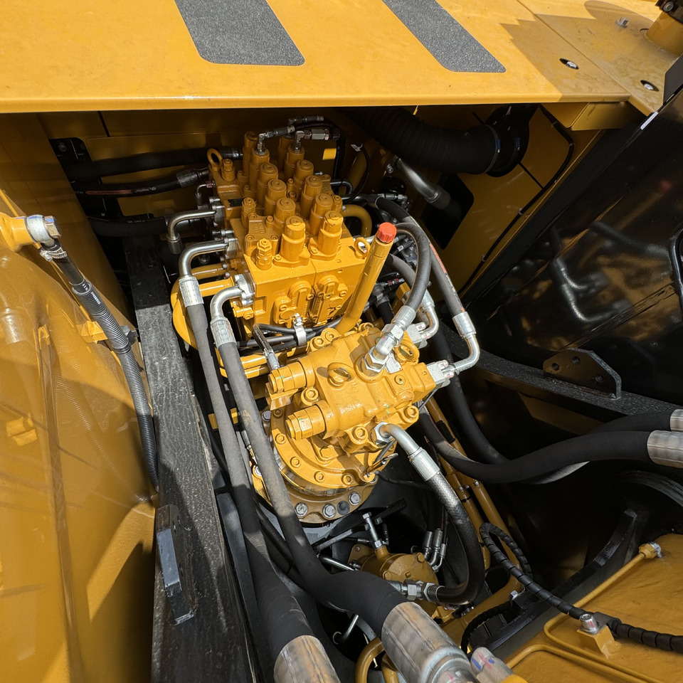 SANY SY215C - Lánctalpas kotró: 5 kép. SANY SY215C - Lánctalpas kotró: 5 kép.