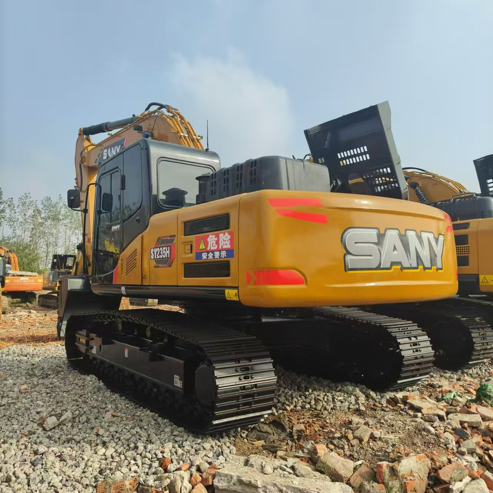 SANY SY235H - Lánctalpas kotró: 4 kép. SANY SY235H - Lánctalpas kotró: 4 kép.