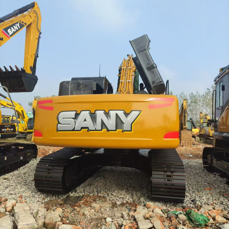 SANY SY235H - Lánctalpas kotró: 3 kép. SANY SY235H - Lánctalpas kotró: 3 kép.