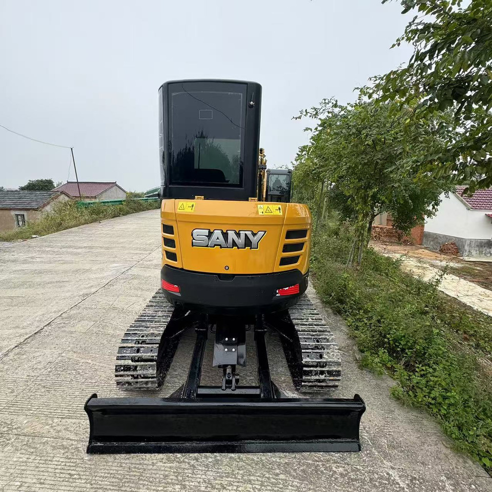 SANY SY35U - Minikotró: 4 kép. SANY SY35U - Minikotró: 4 kép.
