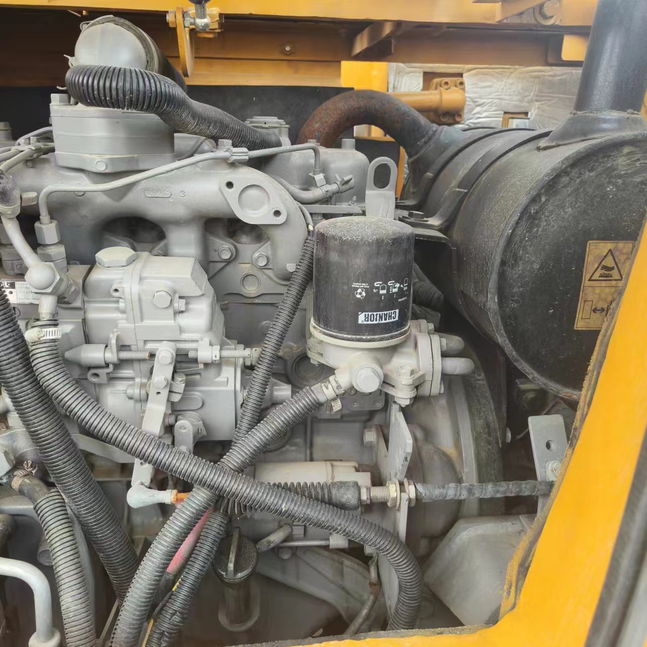 Lánctalpas kotró SANY SY75C: 16 kép.