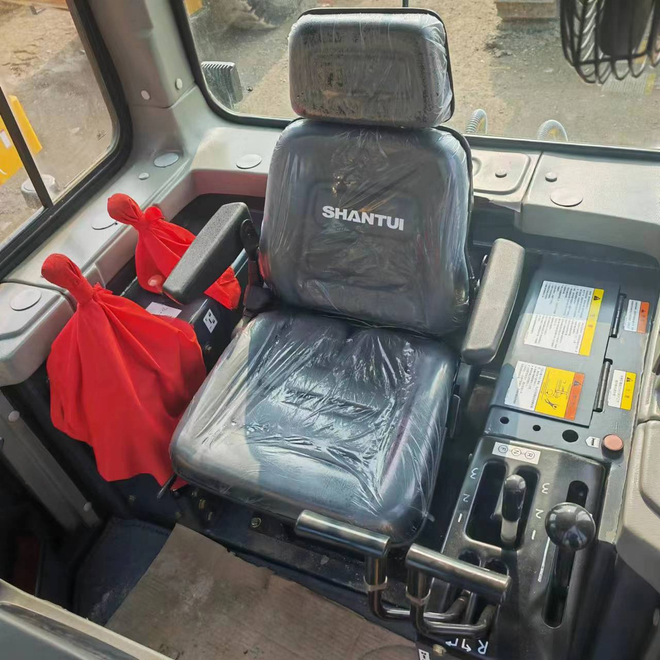 SHANTUI SD16 - Buldózer: 5 kép. SHANTUI SD16 - Buldózer: 5 kép.