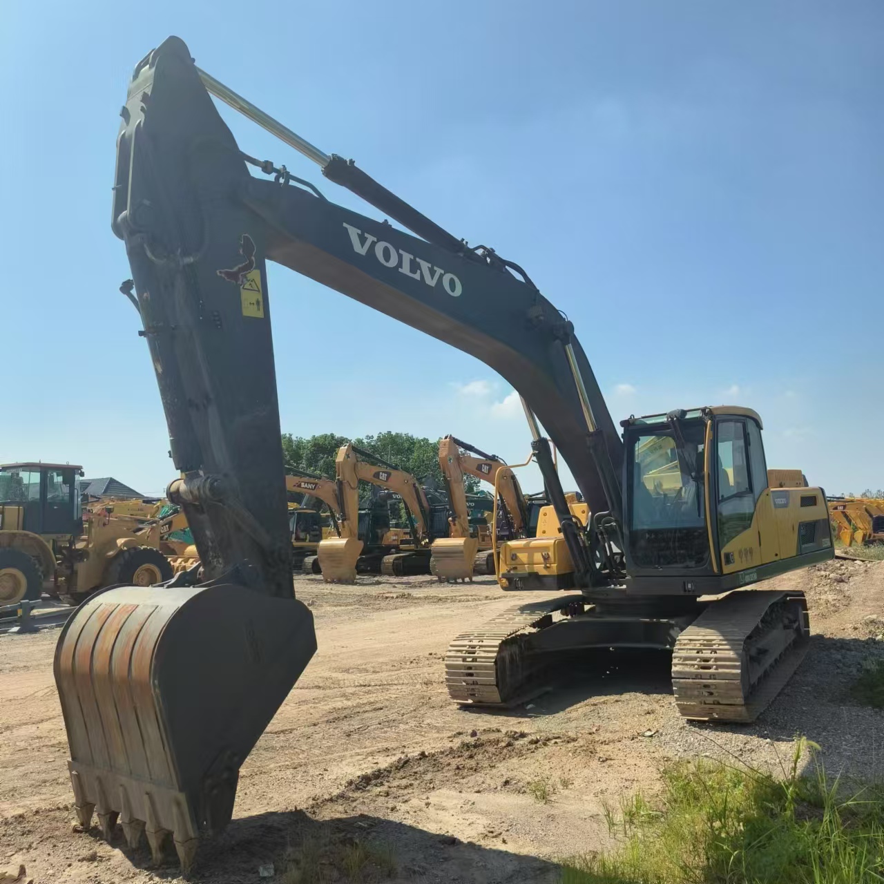 VOLVO EC250 - Lánctalpas kotró: 3 kép. VOLVO EC250 - Lánctalpas kotró: 3 kép.