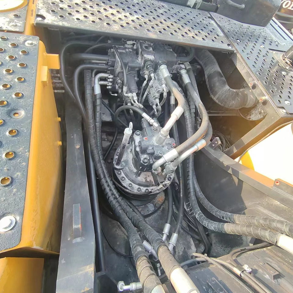 VOLVO EC290 - Lánctalpas kotró: 5 kép. VOLVO EC290 - Lánctalpas kotró: 5 kép.