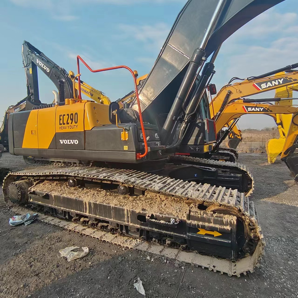 VOLVO EC290 - Lánctalpas kotró: 3 kép. VOLVO EC290 - Lánctalpas kotró: 3 kép.