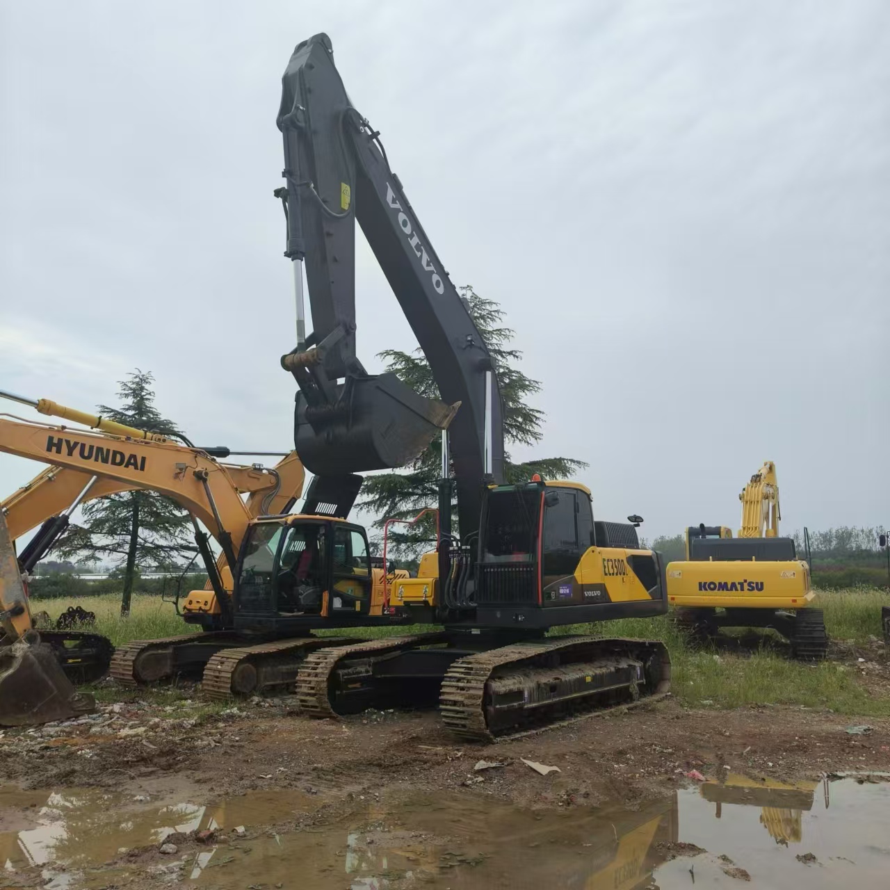 VOLVO EC350DL - Lánctalpas kotró: 3 kép. VOLVO EC350DL - Lánctalpas kotró: 3 kép.