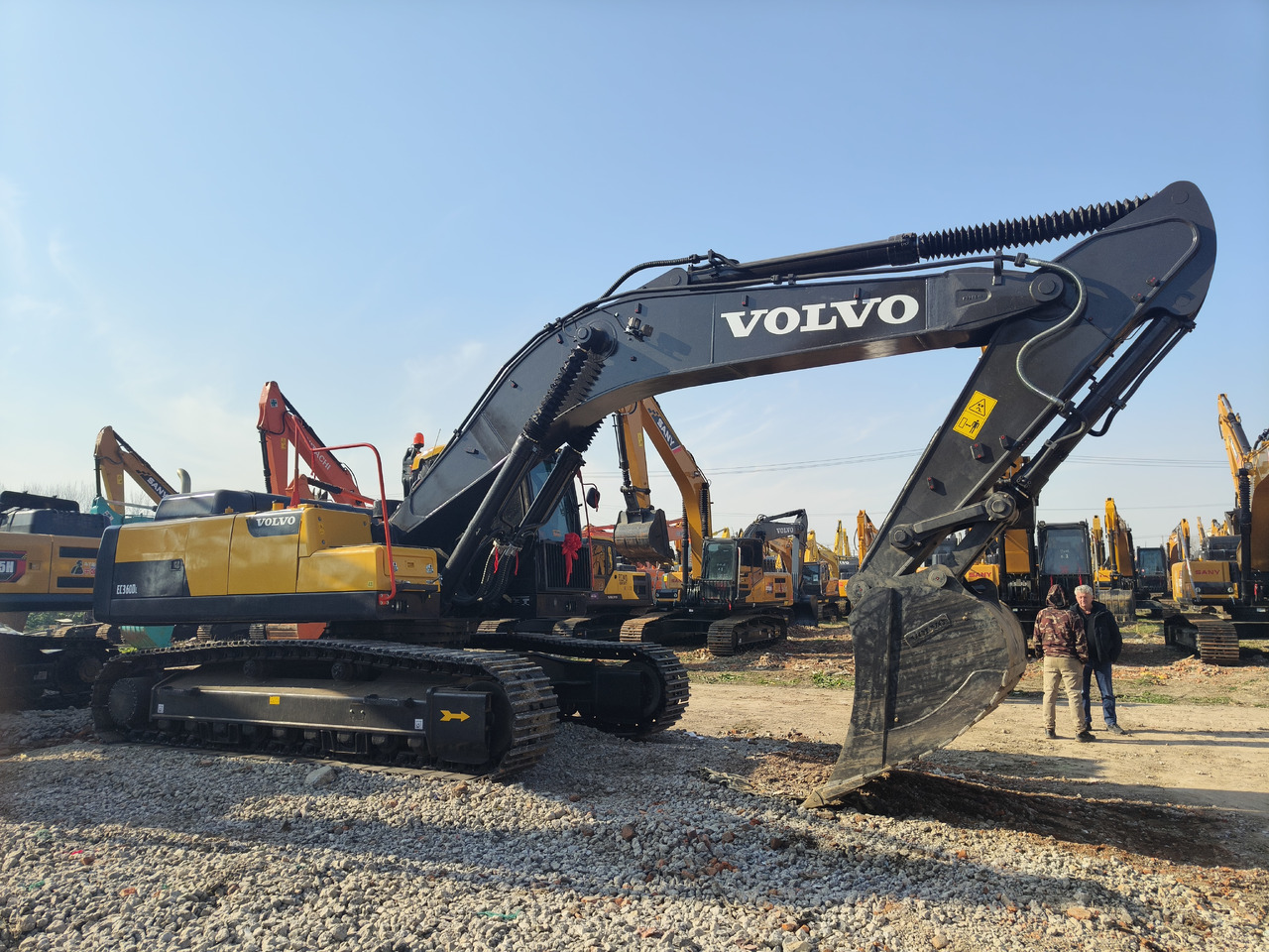 VOLVO EC360 - Lánctalpas kotró: 3 kép. VOLVO EC360 - Lánctalpas kotró: 3 kép.