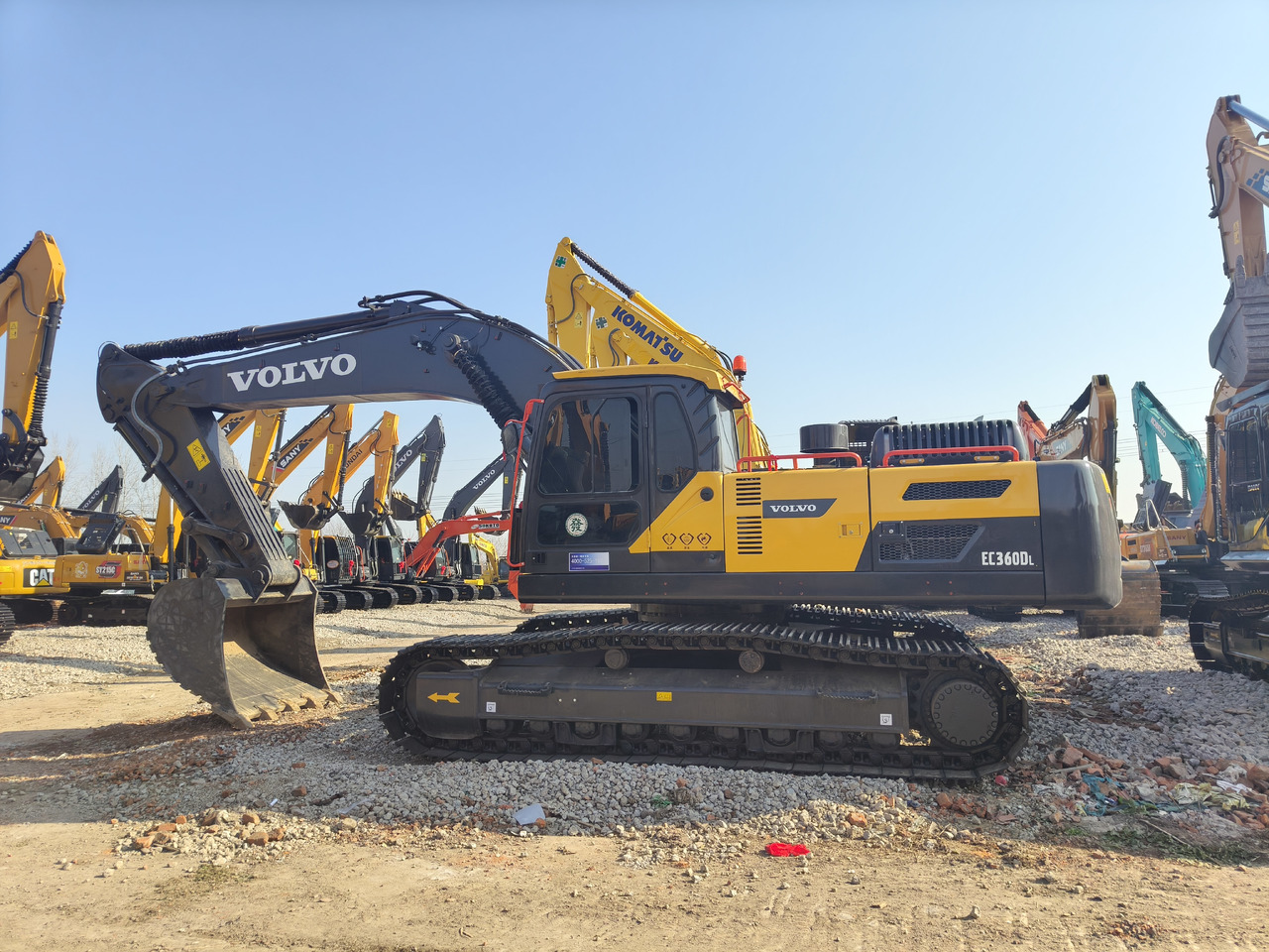 VOLVO EC360 - Lánctalpas kotró: 1 kép. VOLVO EC360 - Lánctalpas kotró: 1 kép.
