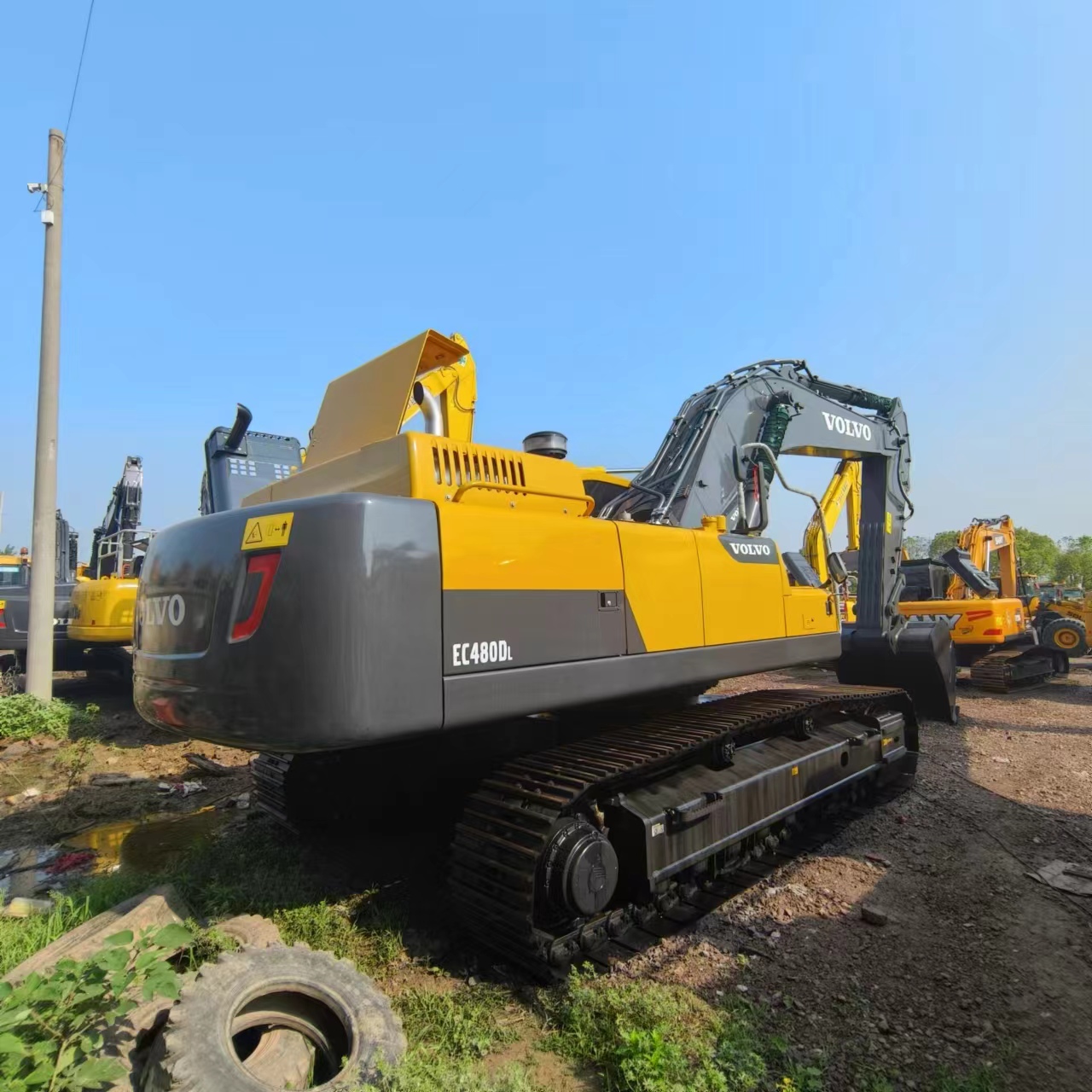 VOLVO EC480 - Lánctalpas kotró: 3 kép. VOLVO EC480 - Lánctalpas kotró: 3 kép.