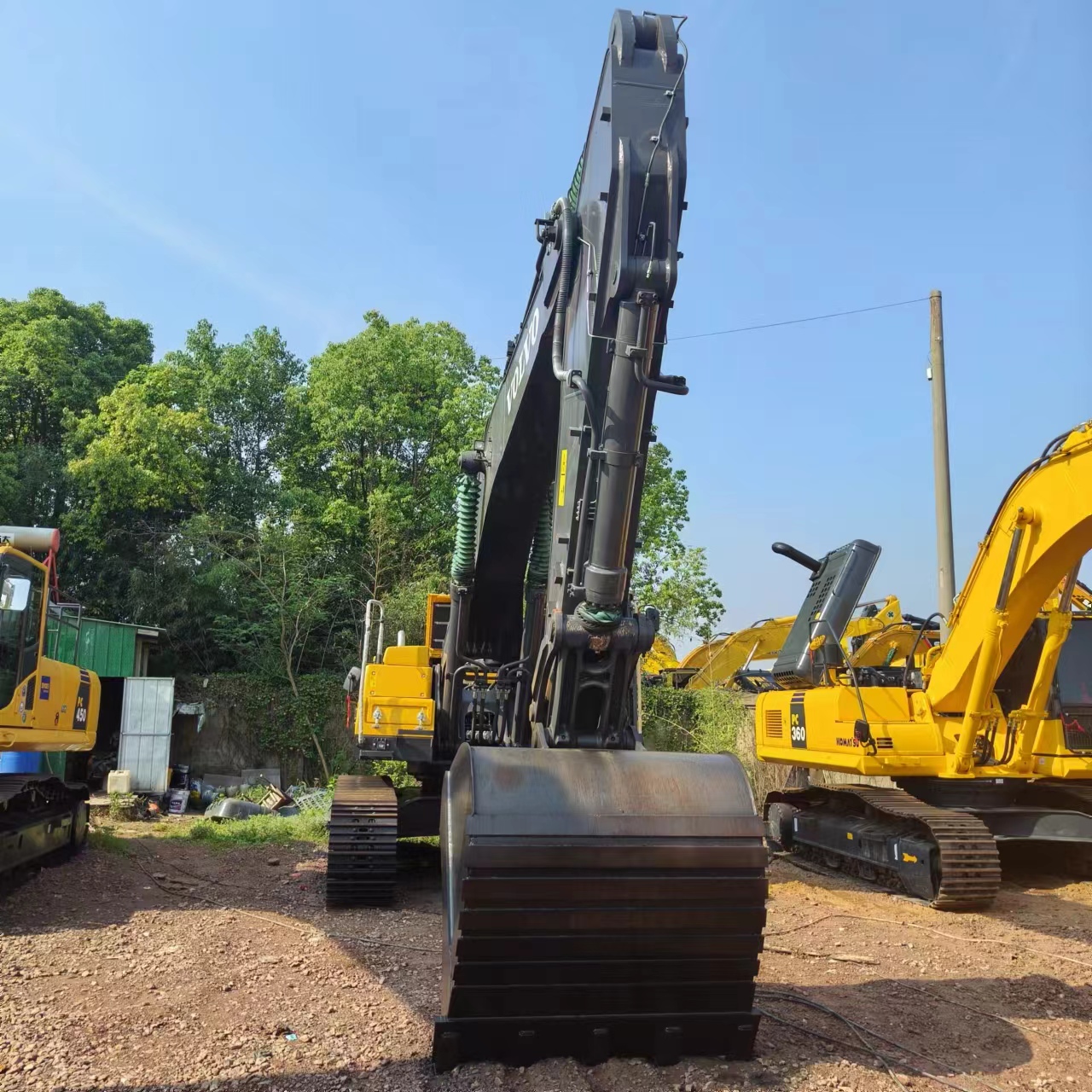VOLVO EC480 - Lánctalpas kotró: 4 kép. VOLVO EC480 - Lánctalpas kotró: 4 kép.