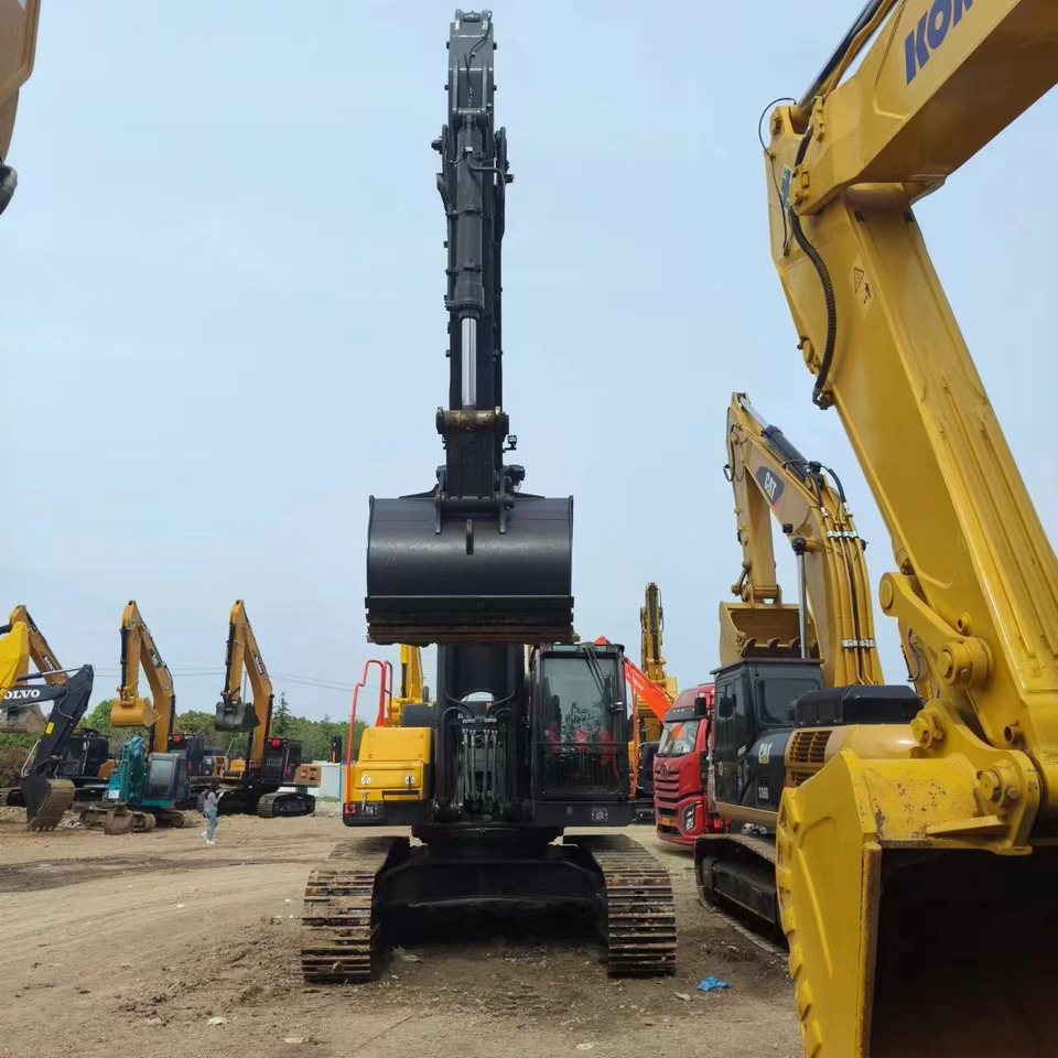 VOLVO EC480 - Lánctalpas kotró: 4 kép. VOLVO EC480 - Lánctalpas kotró: 4 kép.