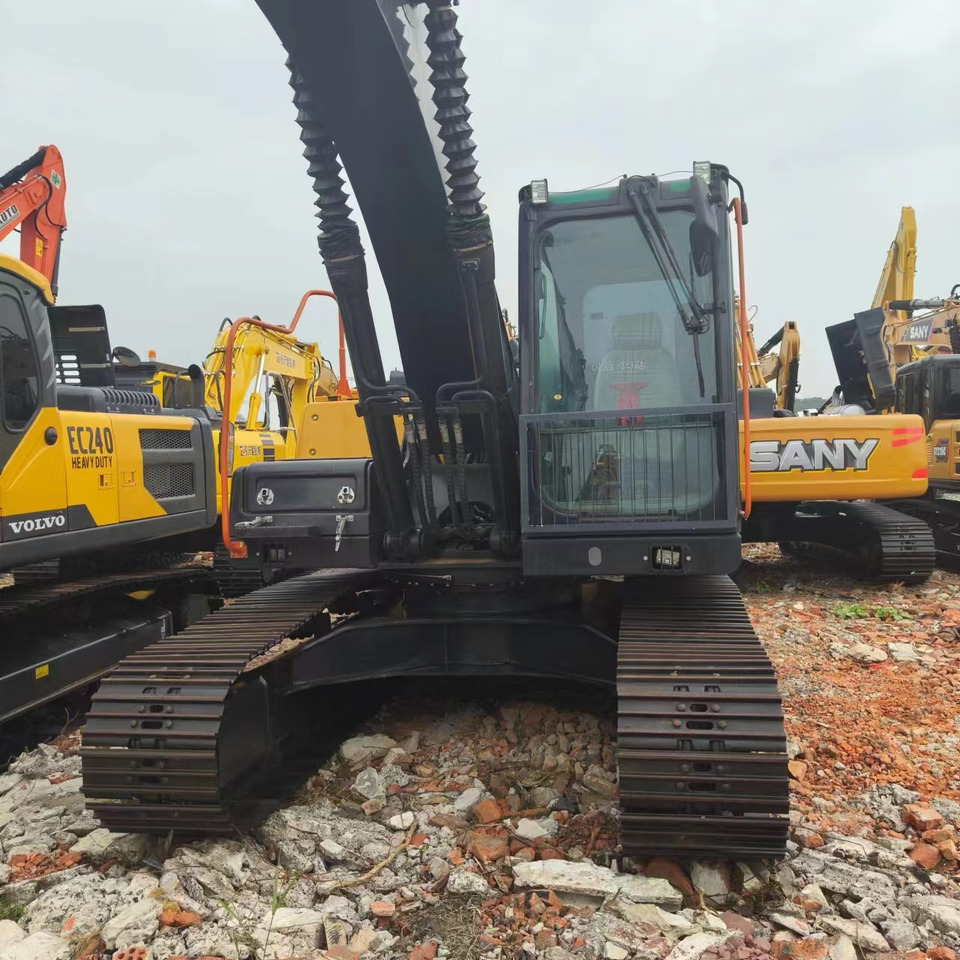 Lánctalpas kotró Volvo EC210: 6 kép.