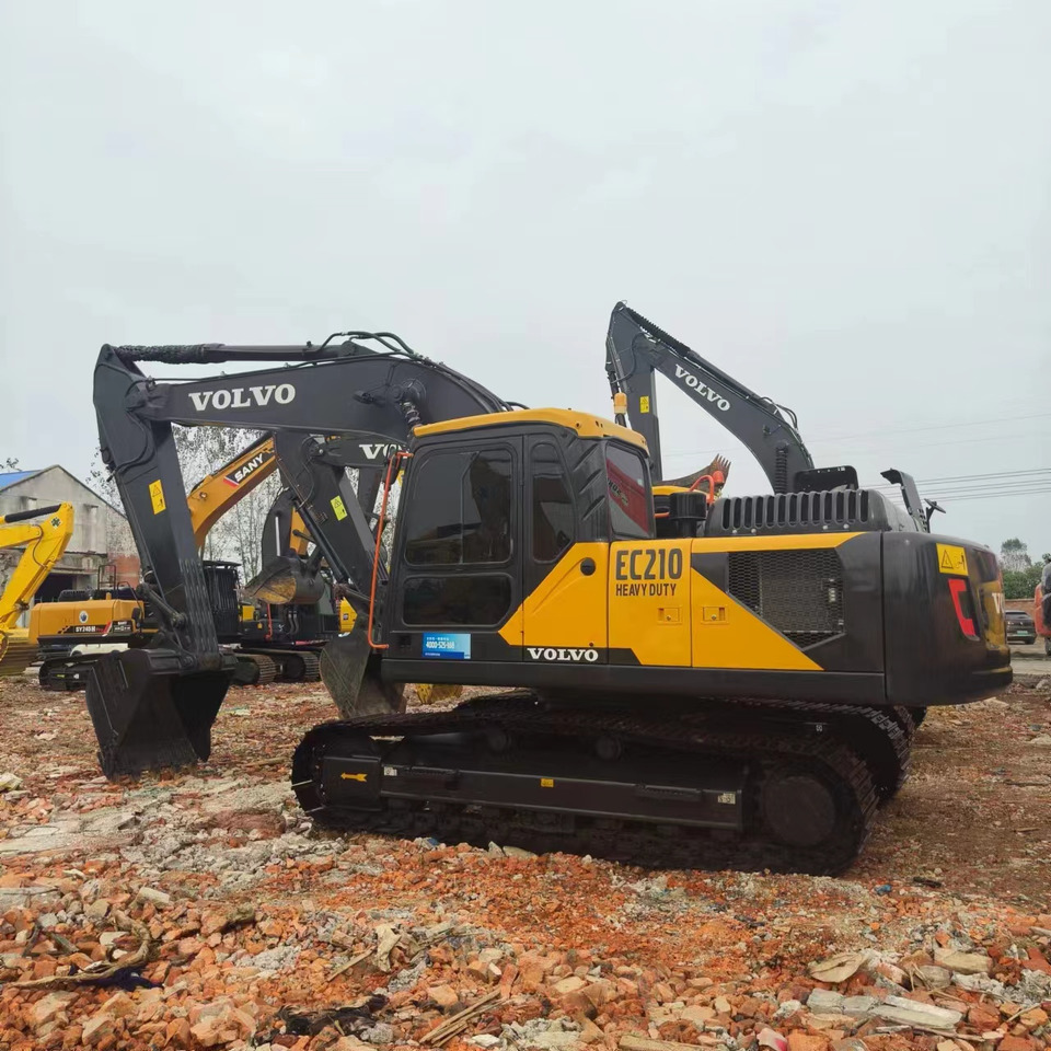 Volvo EC210 - Lánctalpas kotró: 1 kép. Volvo EC210 - Lánctalpas kotró: 1 kép.