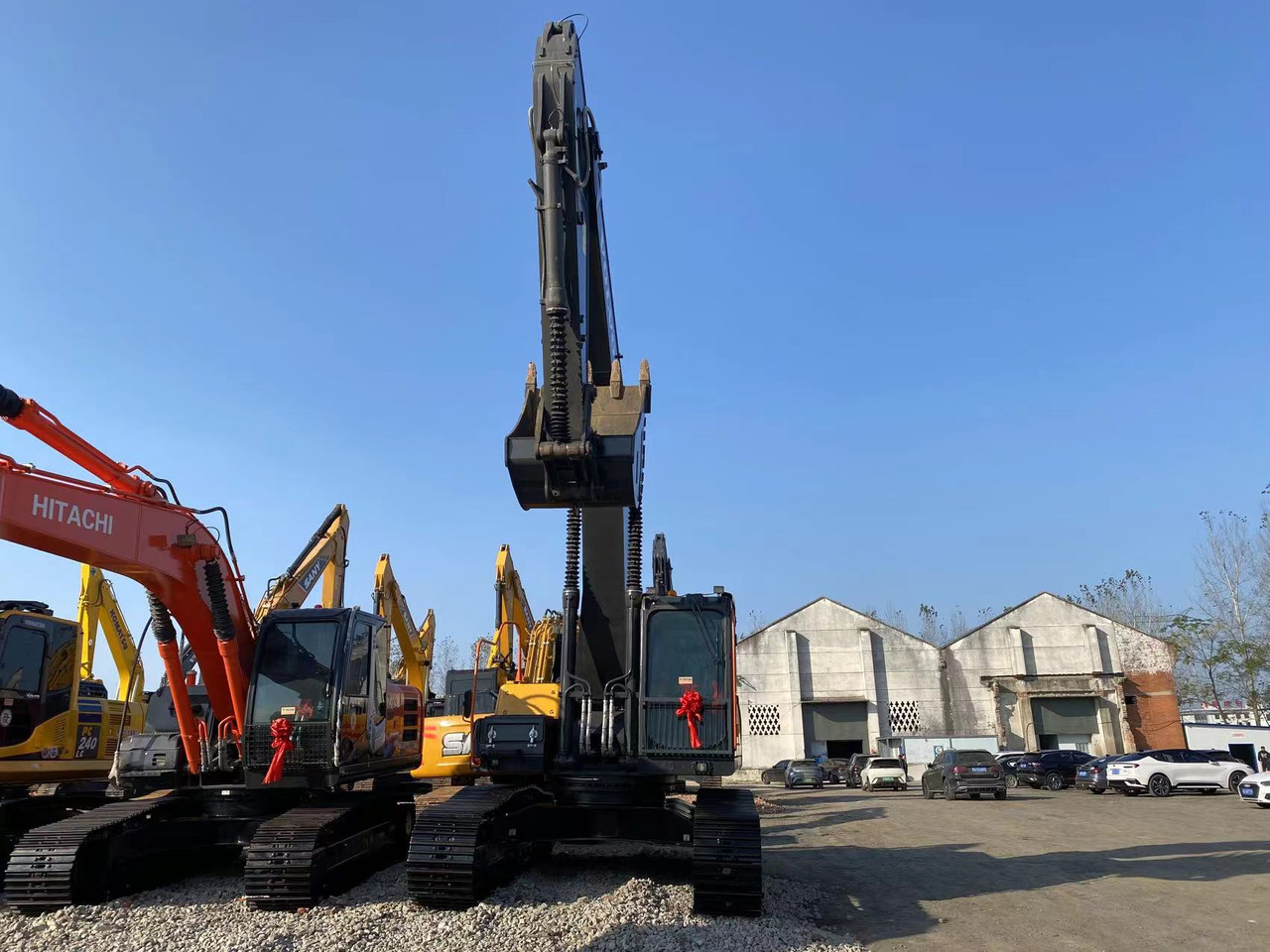 Volvo EC290 - Lánctalpas kotró: 5 kép. Volvo EC290 - Lánctalpas kotró: 5 kép.