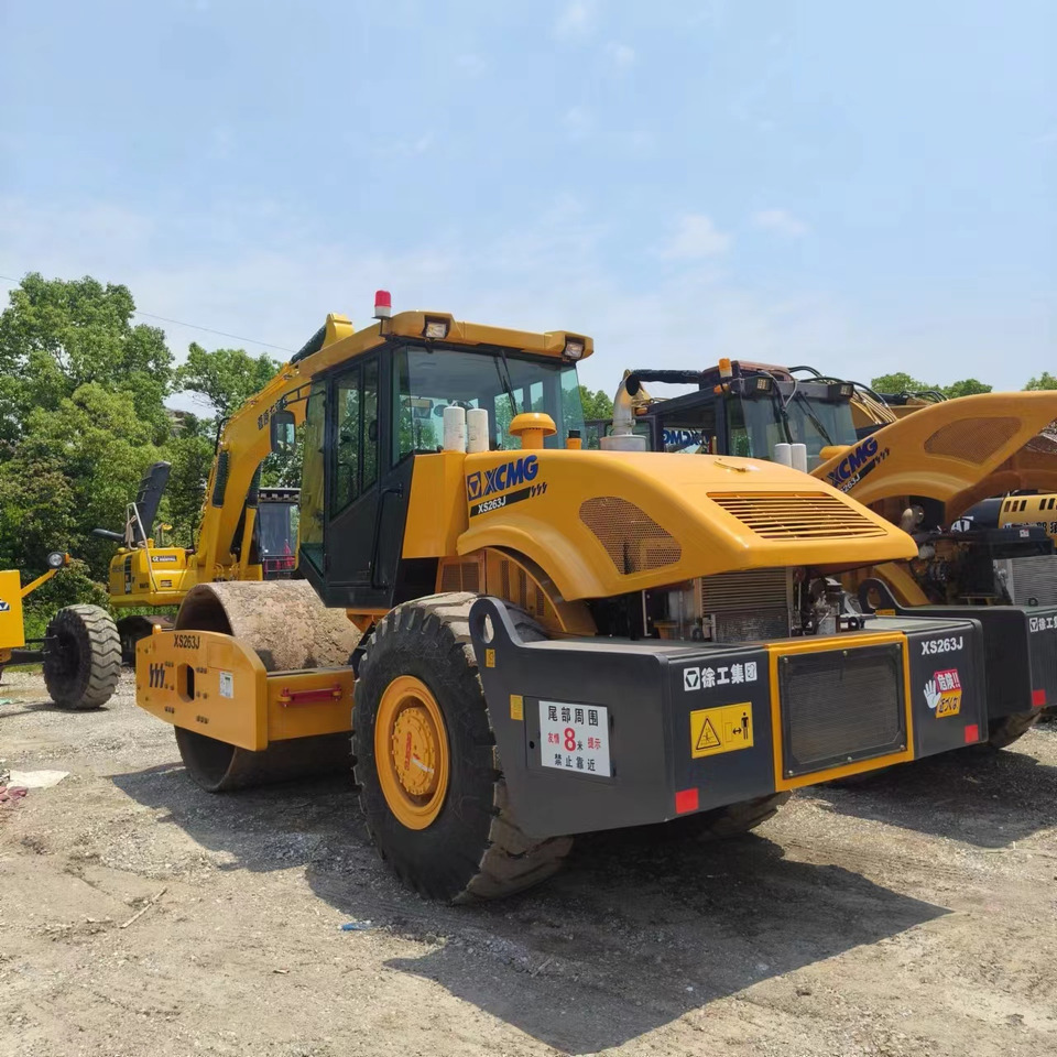 XCMG XS263J - Talajtömörítő: 4 kép. XCMG XS263J - Talajtömörítő: 4 kép.