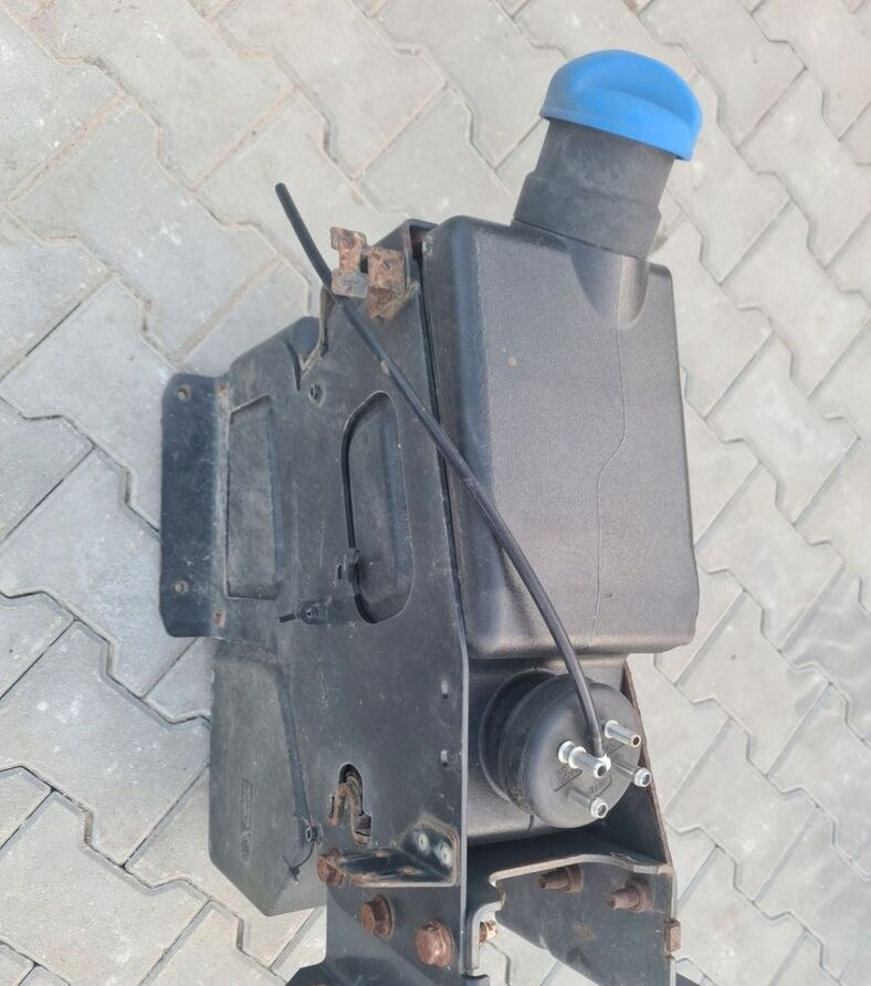 207667733 Volvo FL FE - AdBlue tartály - Teherautó: 1 kép. 207667733 Volvo FL FE - AdBlue tartály - Teherautó: 1 kép.