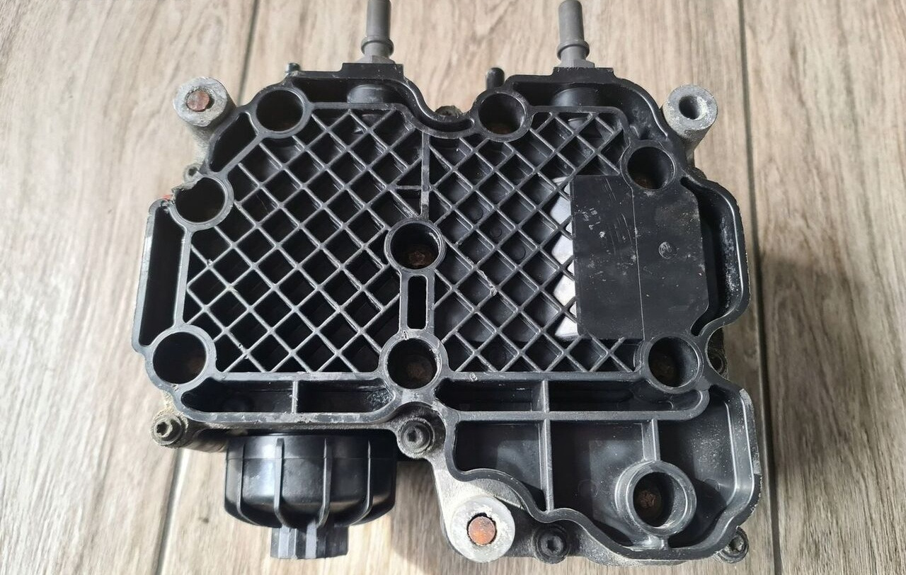 21574975 Volvo FH4 - Kipufogórendszer - Teherautó: 2 kép. 21574975 Volvo FH4 - Kipufogórendszer - Teherautó: 2 kép.