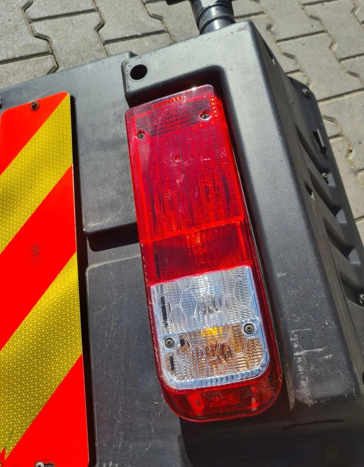 BŁOTNIK KOMPLETNY PRAWY TYŁ LAMPA CHLAPACZ MOCOWANIE FORD F-MAX CARGO - Sárvédő: 5 kép. BŁOTNIK KOMPLETNY PRAWY TYŁ LAMPA CHLAPACZ MOCOWANIE FORD F-MAX CARGO - Sárvédő: 5 kép.