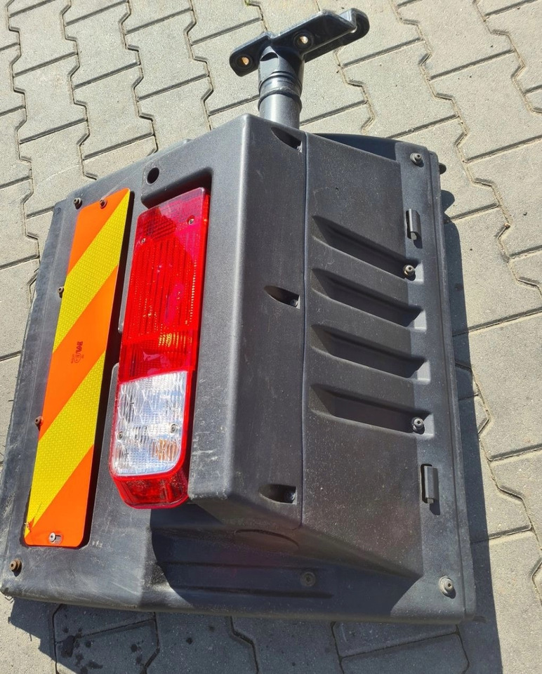 BŁOTNIK KOMPLETNY PRAWY TYŁ LAMPA CHLAPACZ MOCOWANIE FORD F-MAX CARGO - Sárvédő: 4 kép. BŁOTNIK KOMPLETNY PRAWY TYŁ LAMPA CHLAPACZ MOCOWANIE FORD F-MAX CARGO - Sárvédő: 4 kép.