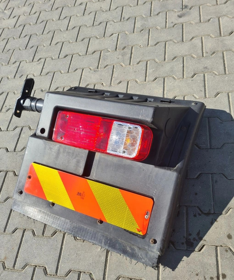 BŁOTNIK KOMPLETNY PRAWY TYŁ LAMPA CHLAPACZ MOCOWANIE FORD F-MAX CARGO - Sárvédő: 2 kép. BŁOTNIK KOMPLETNY PRAWY TYŁ LAMPA CHLAPACZ MOCOWANIE FORD F-MAX CARGO - Sárvédő: 2 kép.