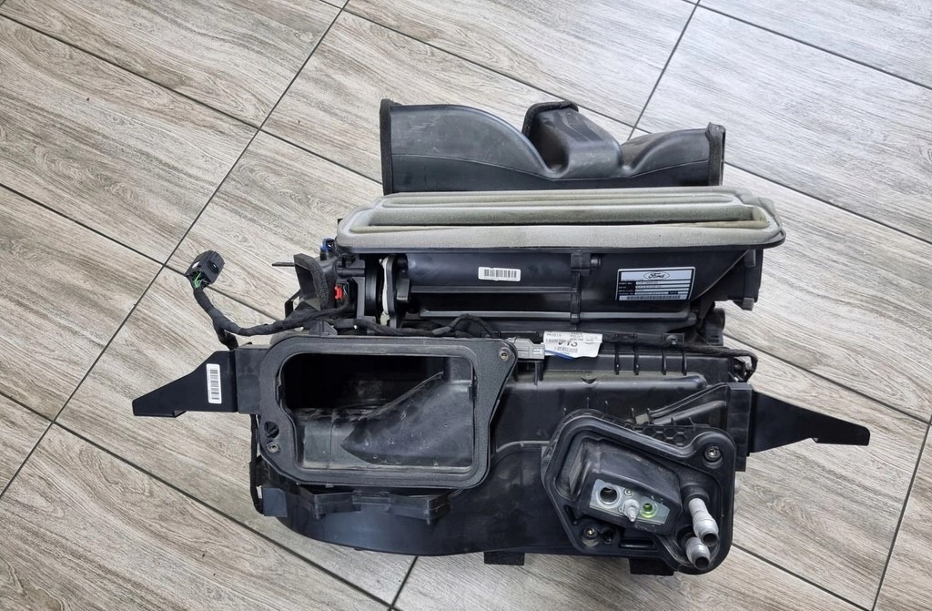 FORD NAGRZEWNICA KOMPLETNA FORD F MAX 500 EURO 6 - Fűtés/ Szellőzés gep - Teherautó: 5 kép. FORD NAGRZEWNICA KOMPLETNA FORD F MAX 500 EURO 6 - Fűtés/ Szellőzés gep - Teherautó: 5 kép.